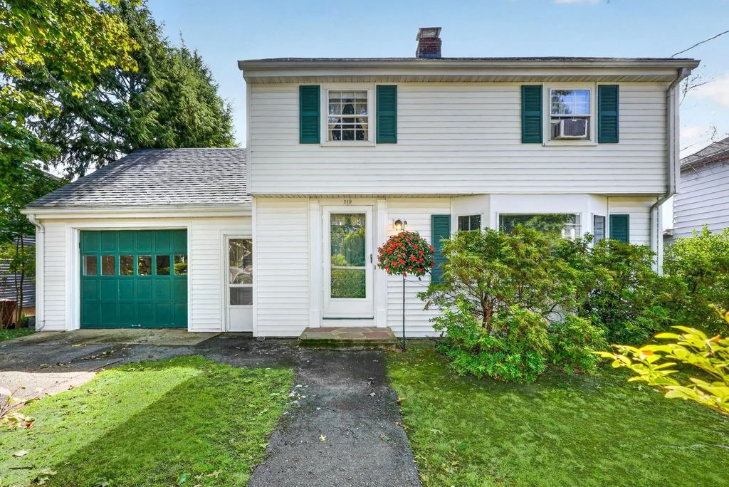 219 Laurel Street, Melrose