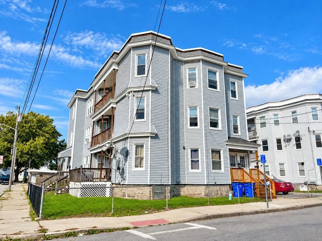 523 Whipple St, Fall River