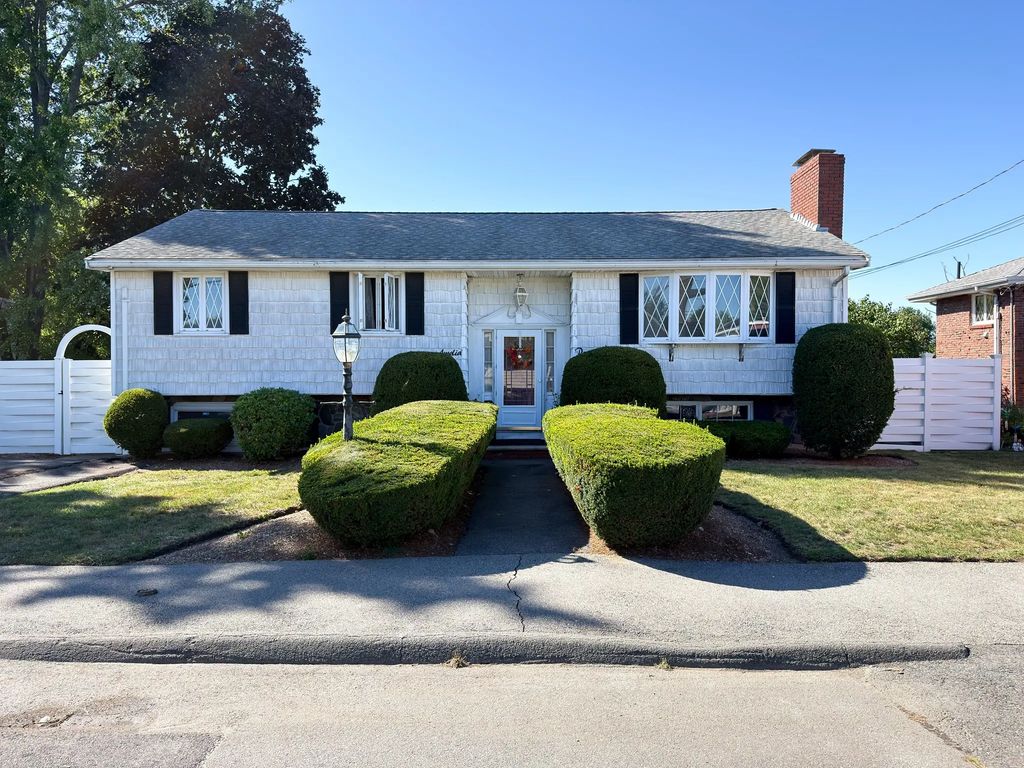 38 Amelia Pl, Revere