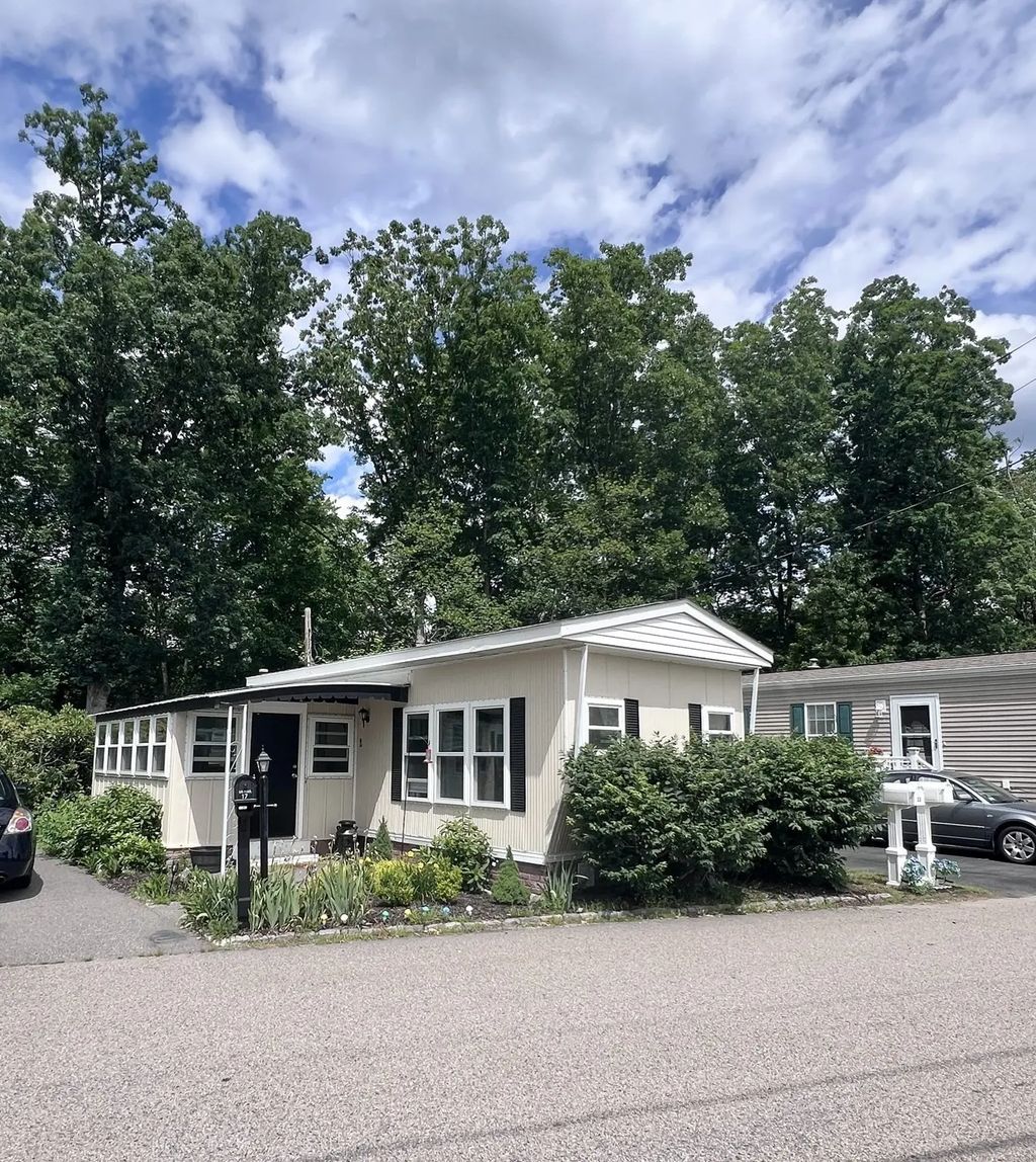 160 Washington St #17, Plainville