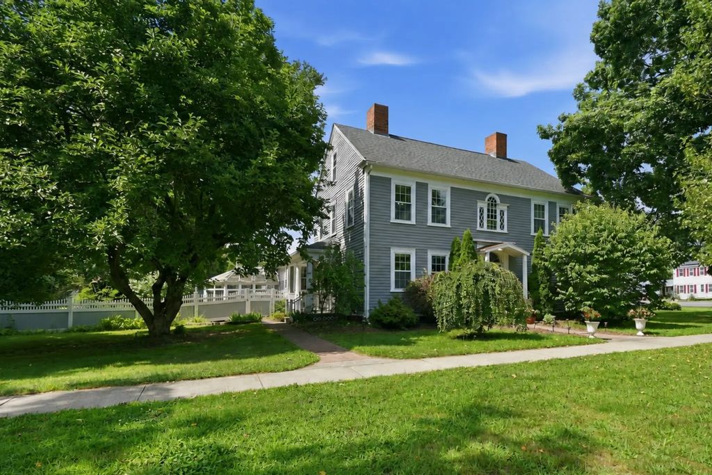 724-726 Main St, Agawam