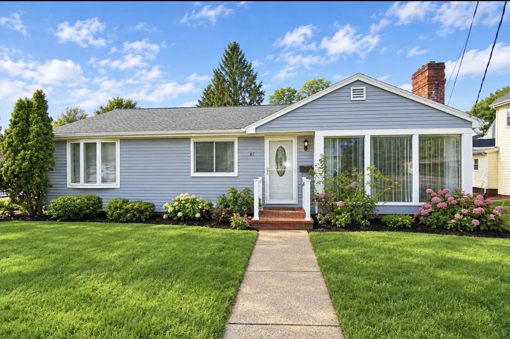 67 Andover St, Peabody