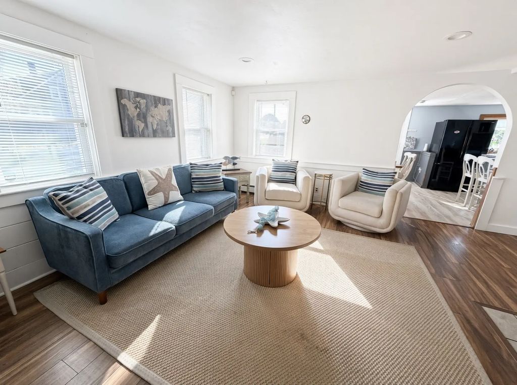 41 Edwards Ave, Dennis
