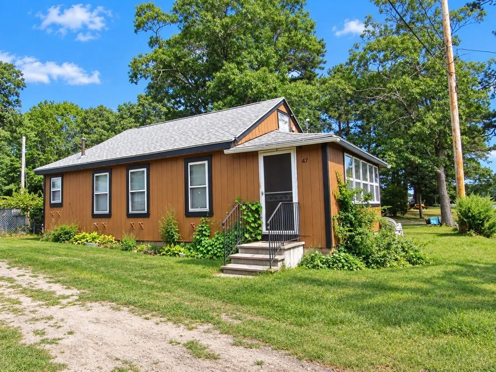 47 Marine Ave, Wareham