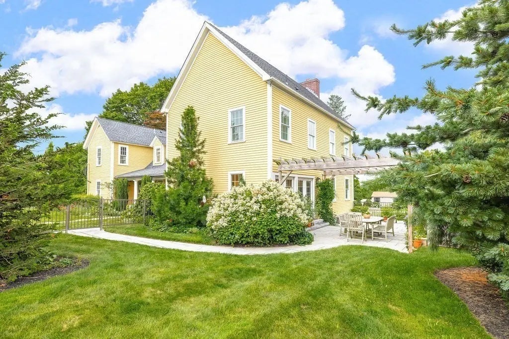 90 Park Hill Ave, Millbury