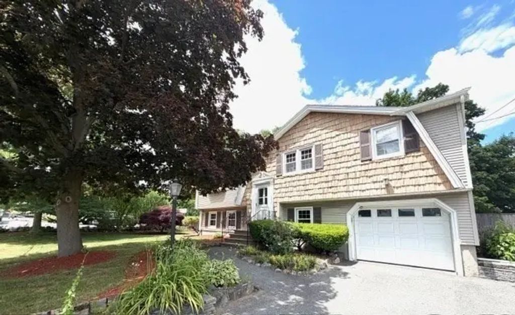 15 Frances Rd, Burlington