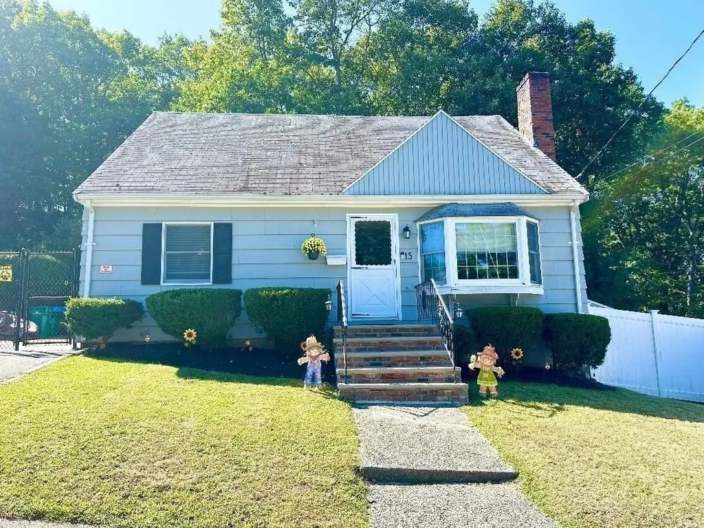 15 Cannon Rock Road, Lynn
