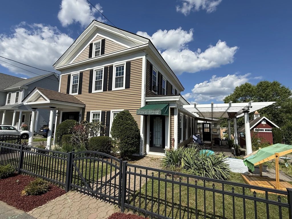 5 Washington St, Monson