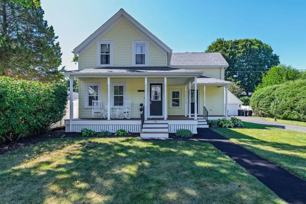 92 Lake Ave, Walpole