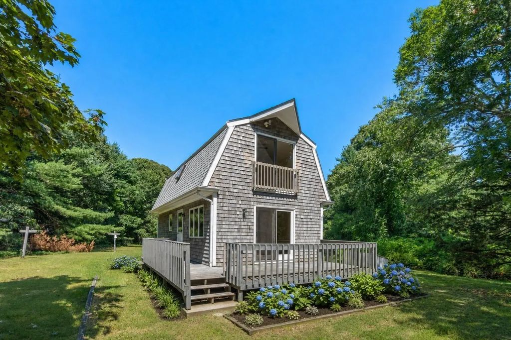 32 Acushnet Rd, Mattapoisett