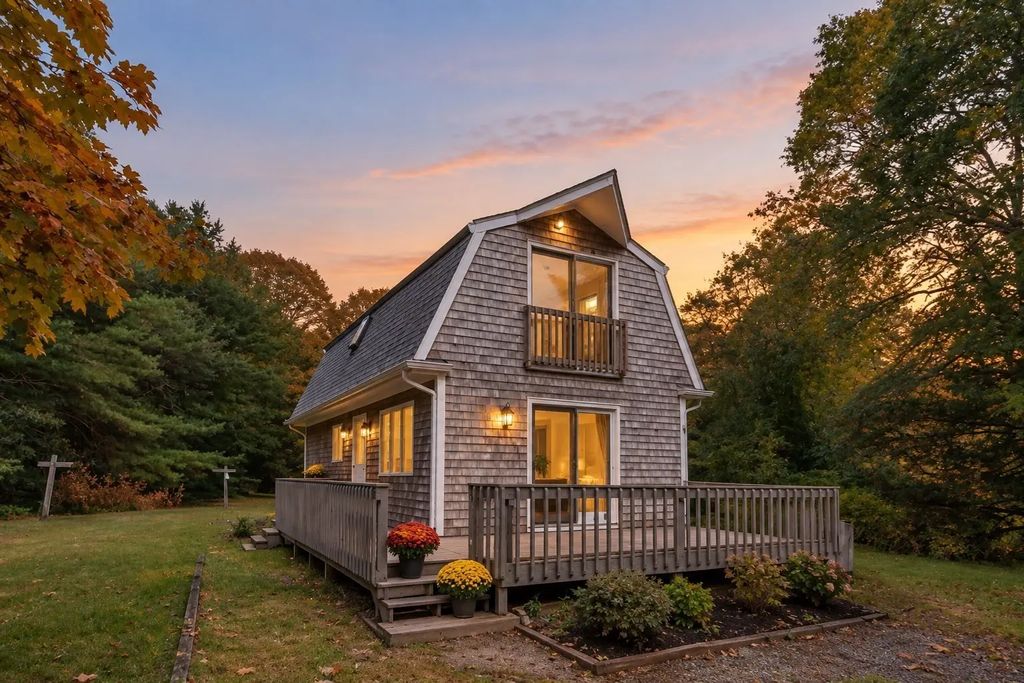 32 Acushnet Rd, Mattapoisett