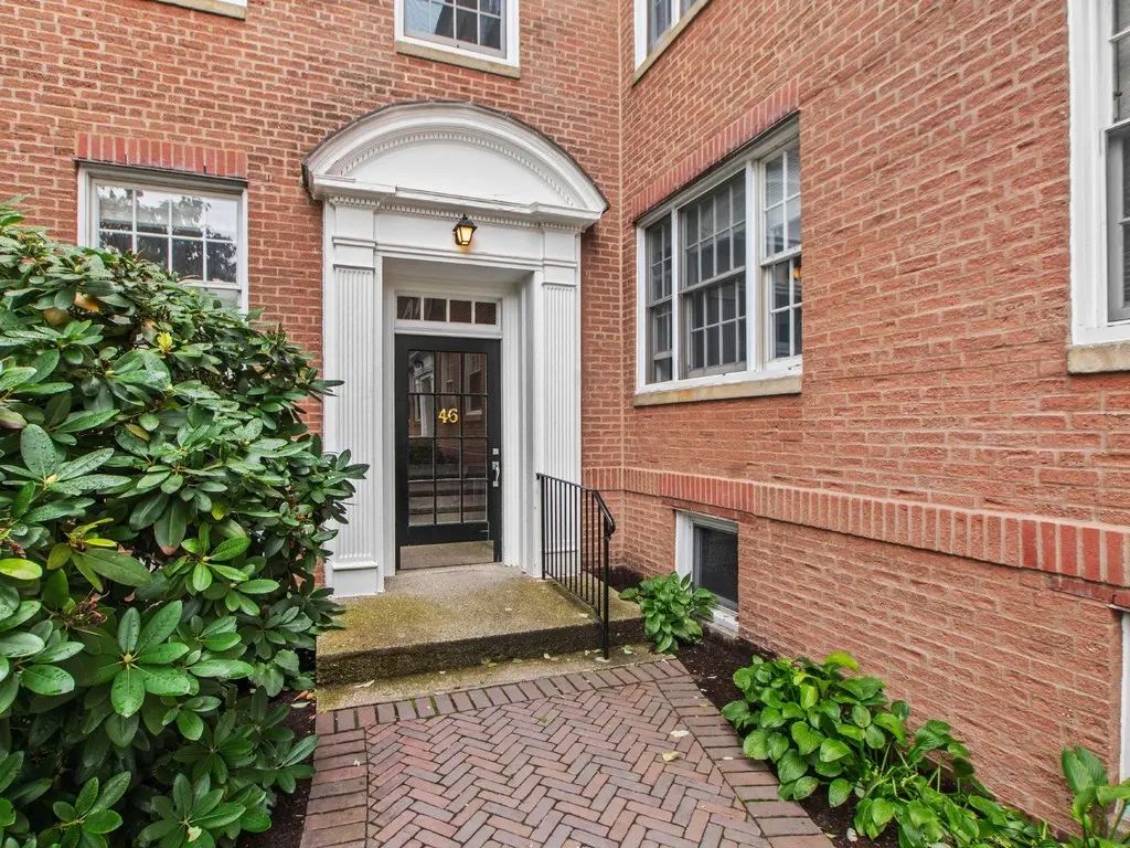 46 Browne St #5, Brookline