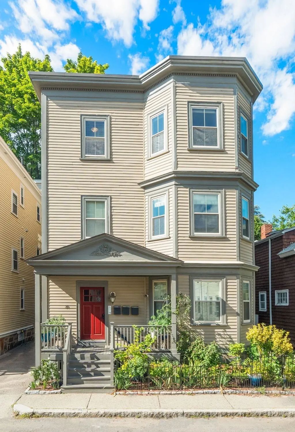 35 White Pl #3, Brookline