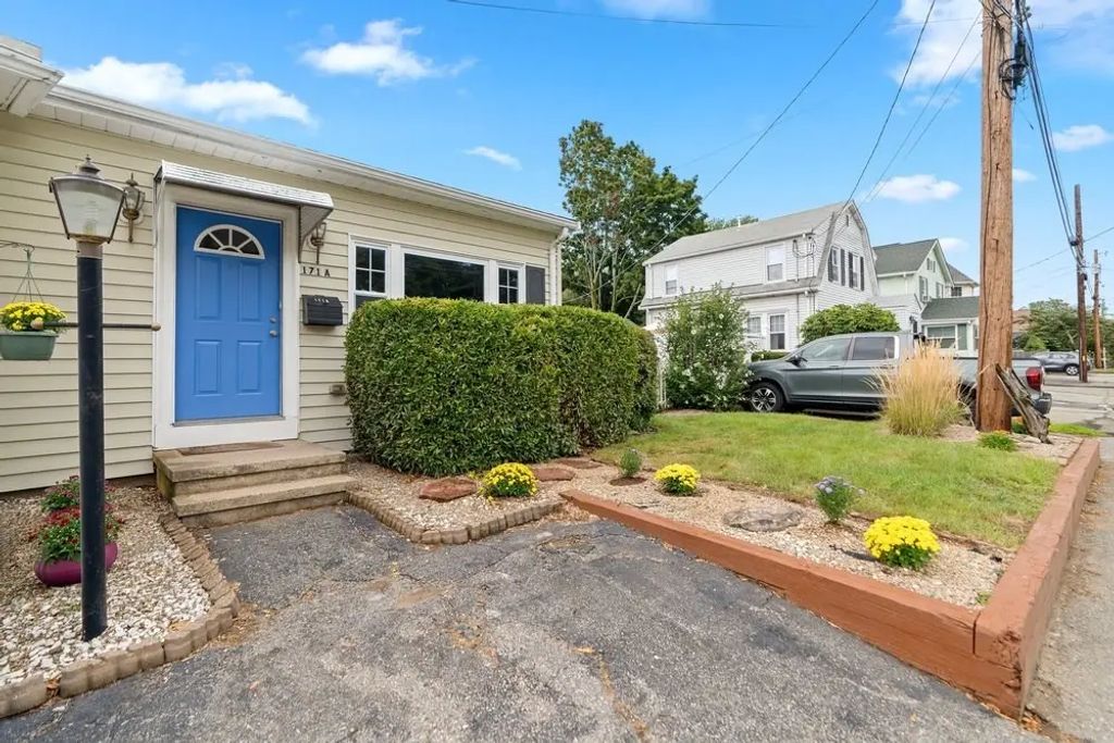 171 Lake St, Waltham