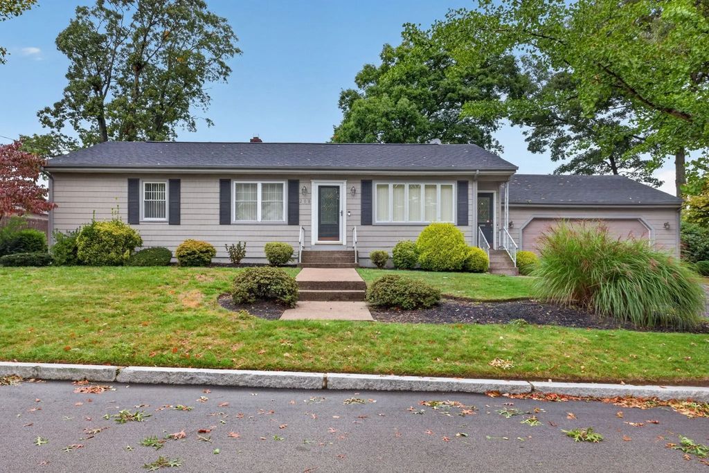 208 Frost St, Fall River