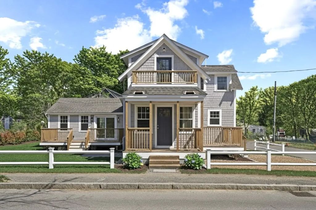 33 Vineyard Ave, Oak Bluffs