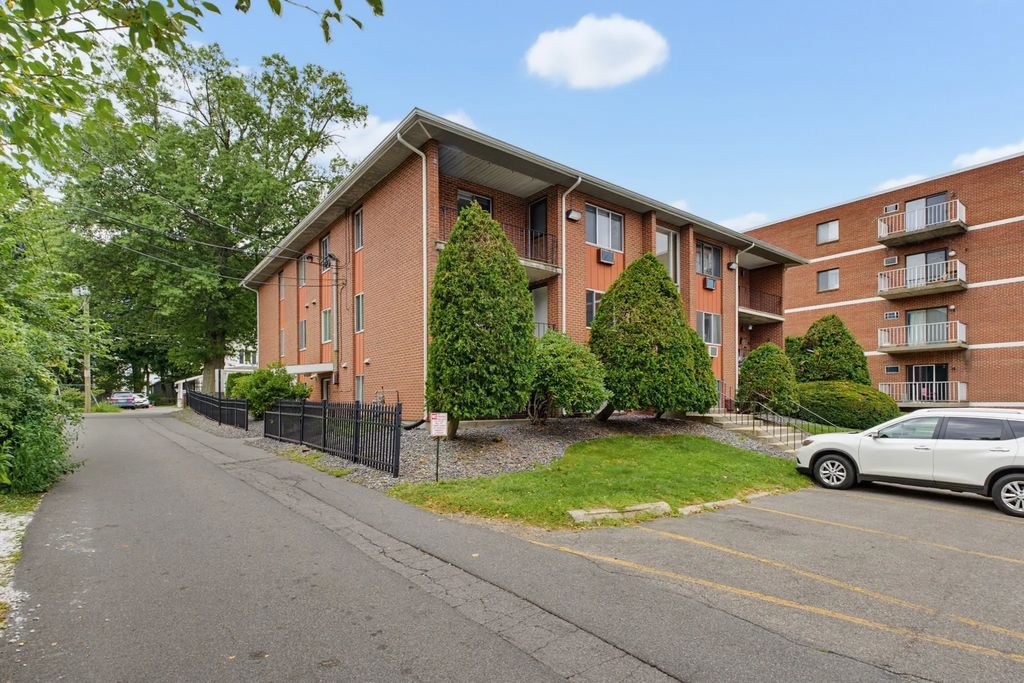 139 Pleasant St #c-12, Marlborough