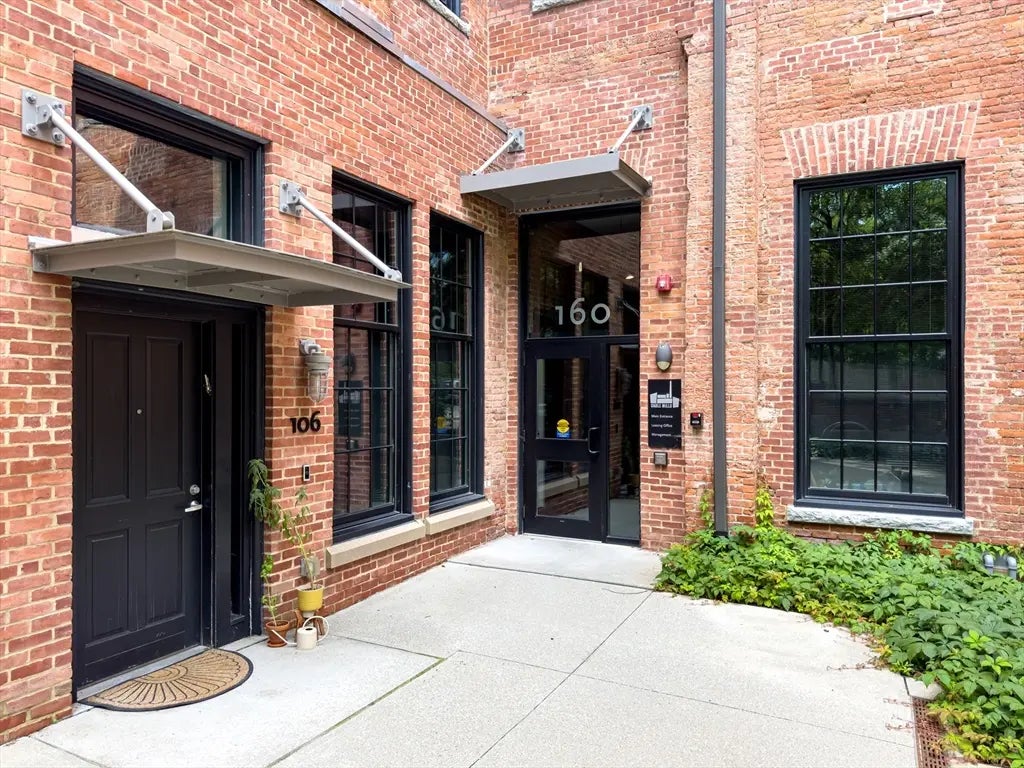 160 Water St #112, Williamstown