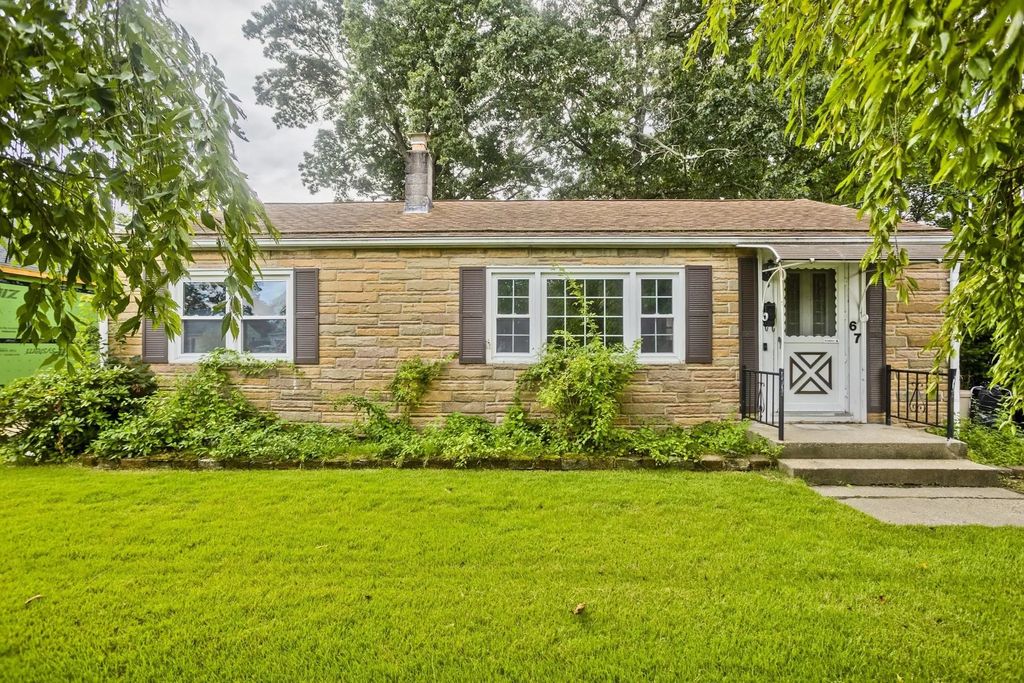 67 Warwick Rd, Chicopee