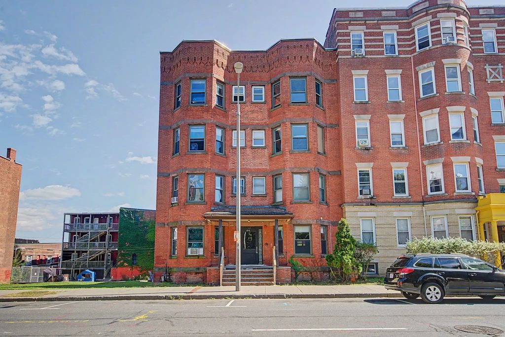 456 Maple #1st Rf, Holyoke