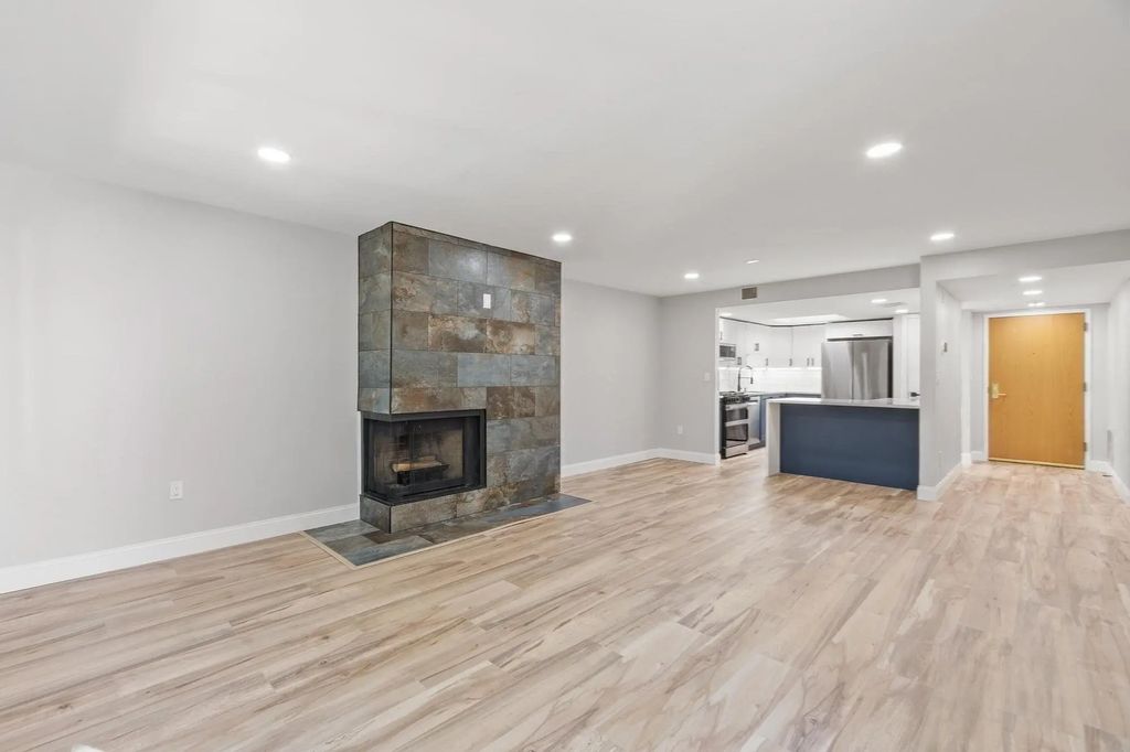 487 Place Ln #487, Woburn