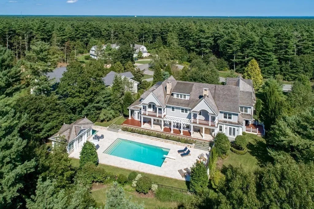 19 High Ridge Dr, Mattapoisett
