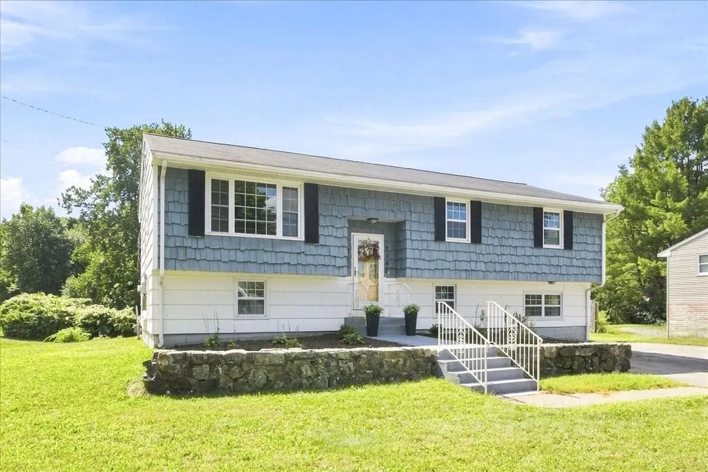 2040 Central St, Stoughton