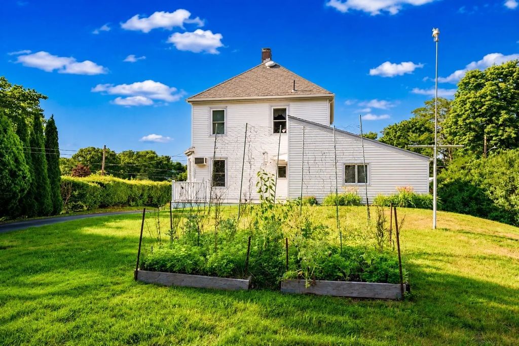 4 Longfellow St, Beverly