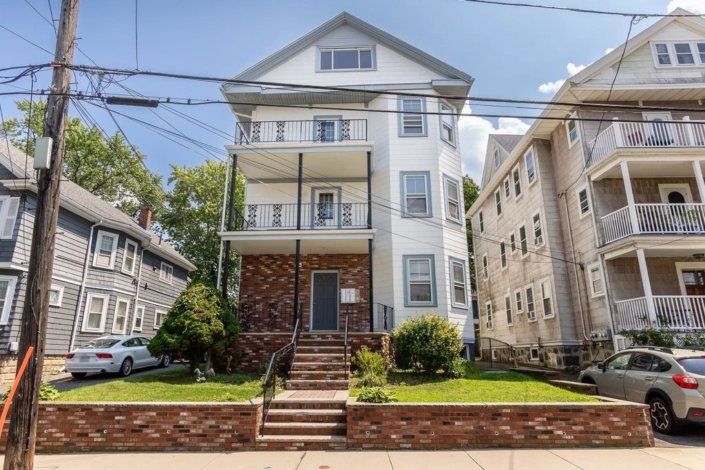 90 Bellevue Ave #1, Winthrop
