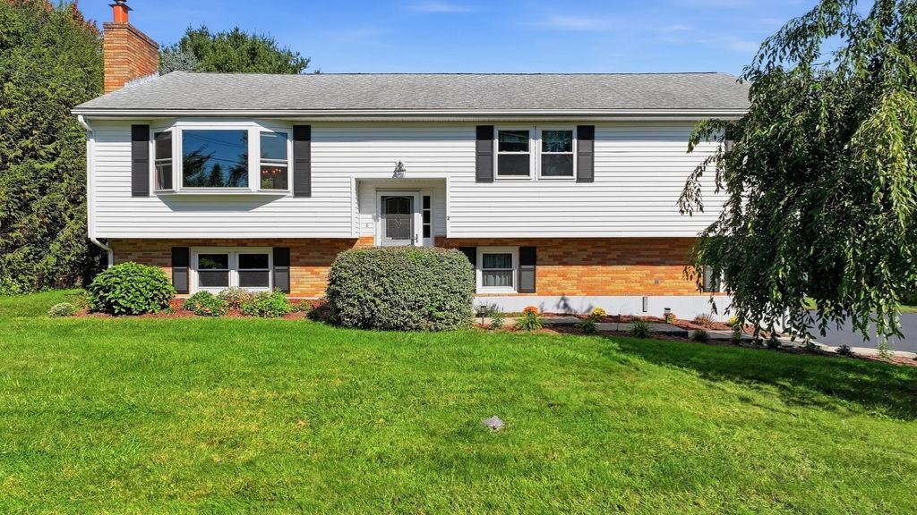 2 Apple Tree Dr, Millbury