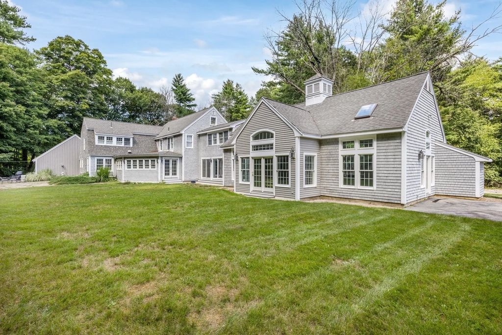 4 Fraser Ln, Newbury
