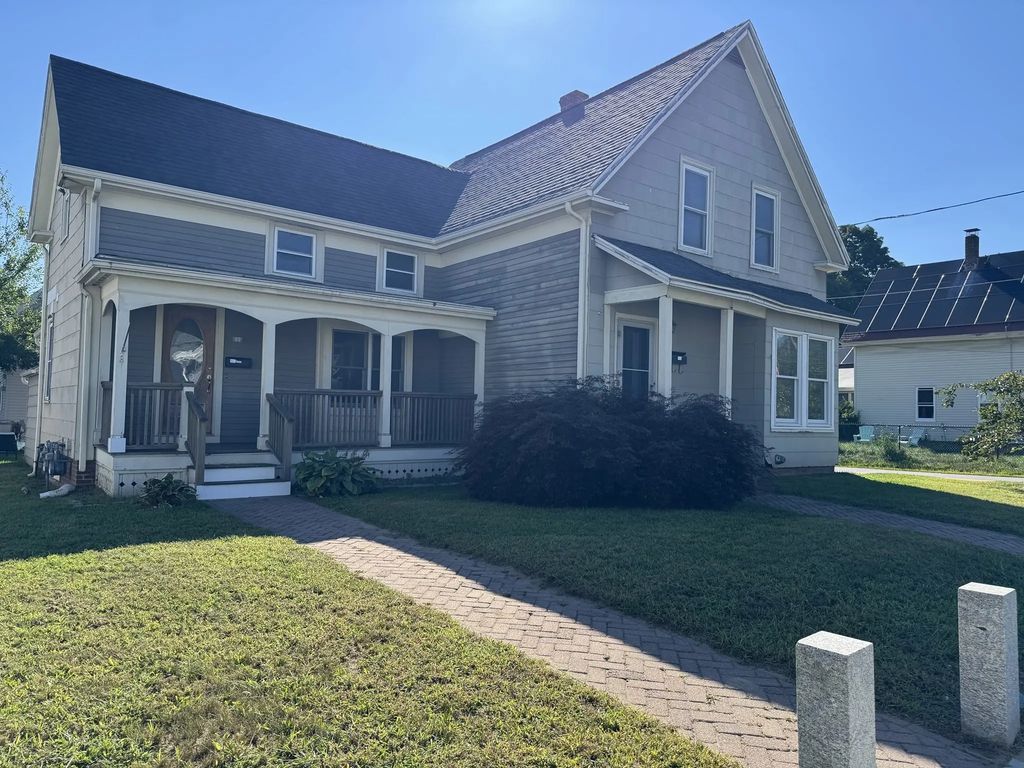 89 E Main St, Ayer