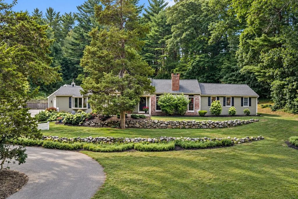 781 Ferry St, Marshfield