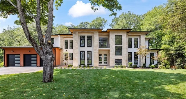 8 Blueberry Lane, Lexington