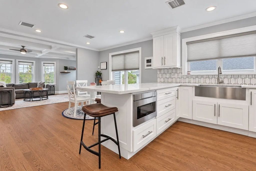440 Central Ave #2, Milton
