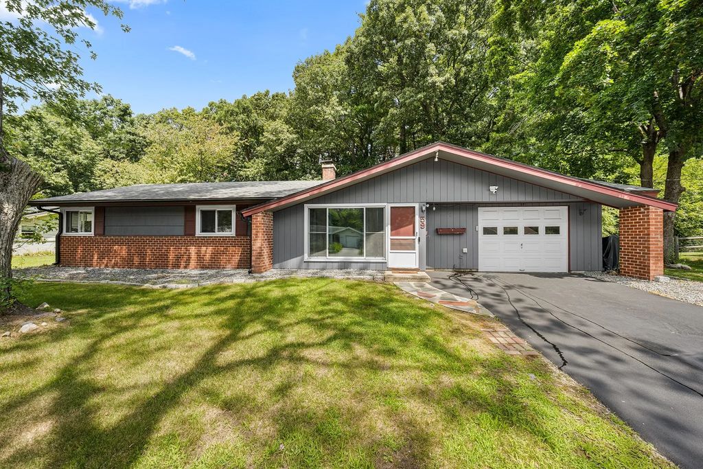 59 Eaton Rd, Framingham