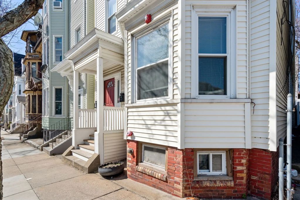 224 Lexington St #2, Boston