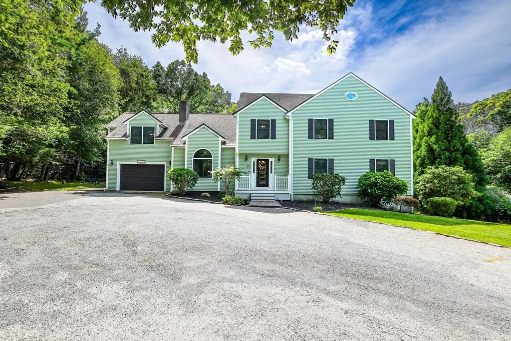 27 Brittany Ln, Dartmouth