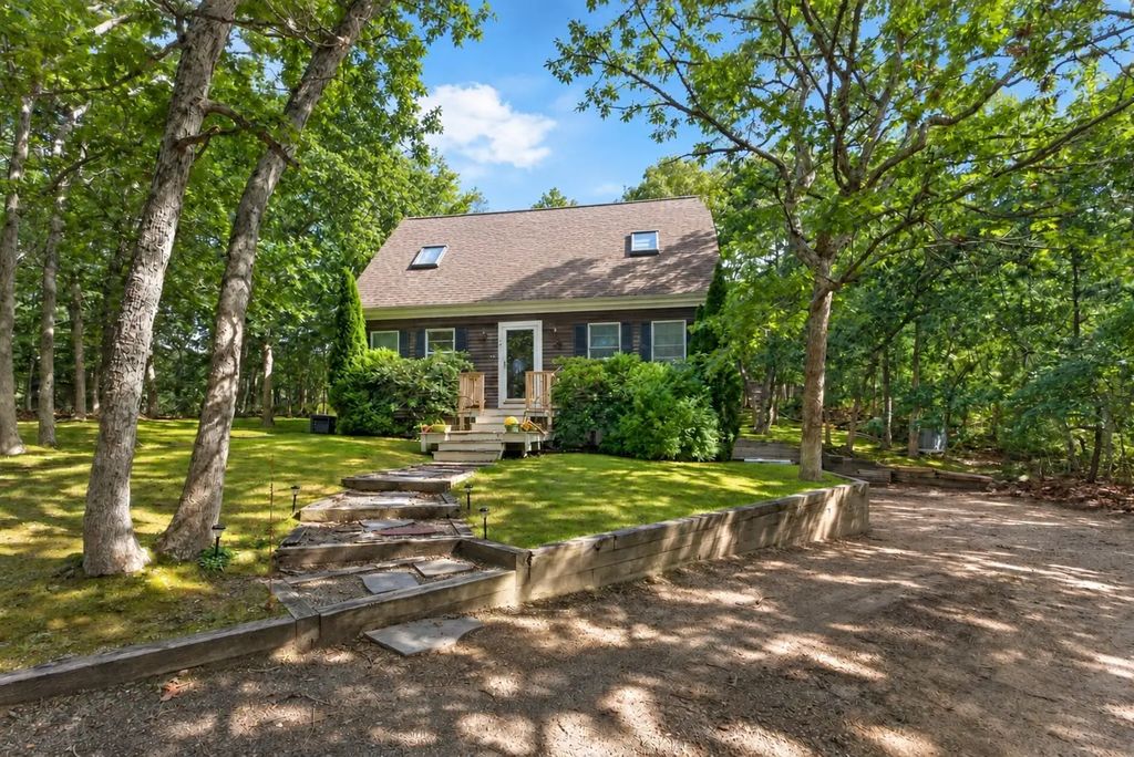 4 Farm Way, Edgartown