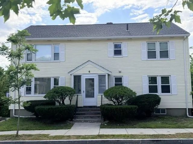 6 Bates Rd E, Watertown