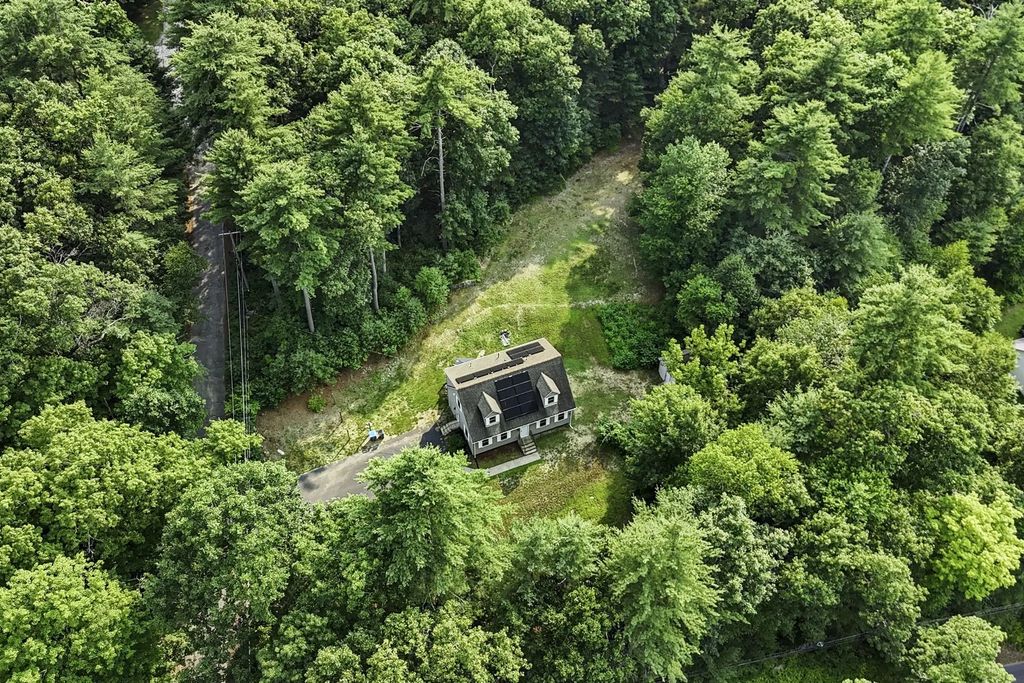 1 Lakeshore Dr, Monson