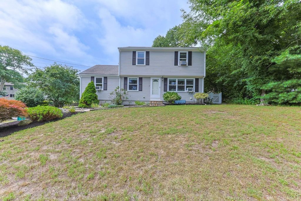 33 Lakefield Rd, Yarmouth