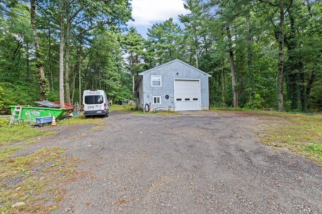 72 Precinct Street, Lakeville