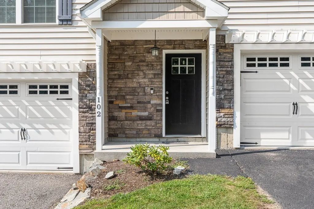 102 Hunting Hill Dr #102, Cumberland
