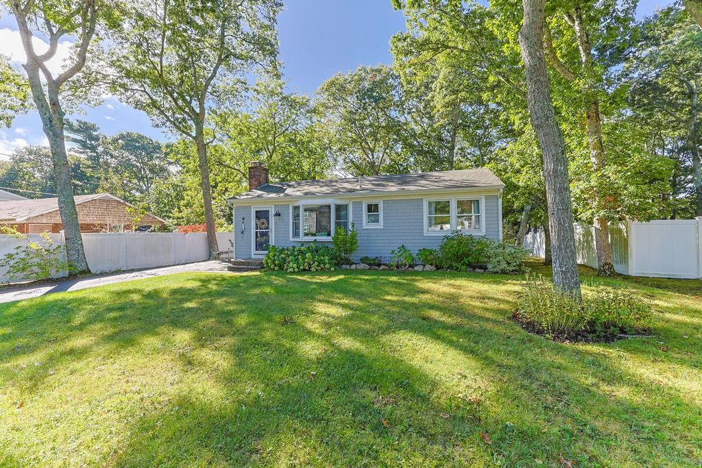 9 Winchester Dr, Falmouth