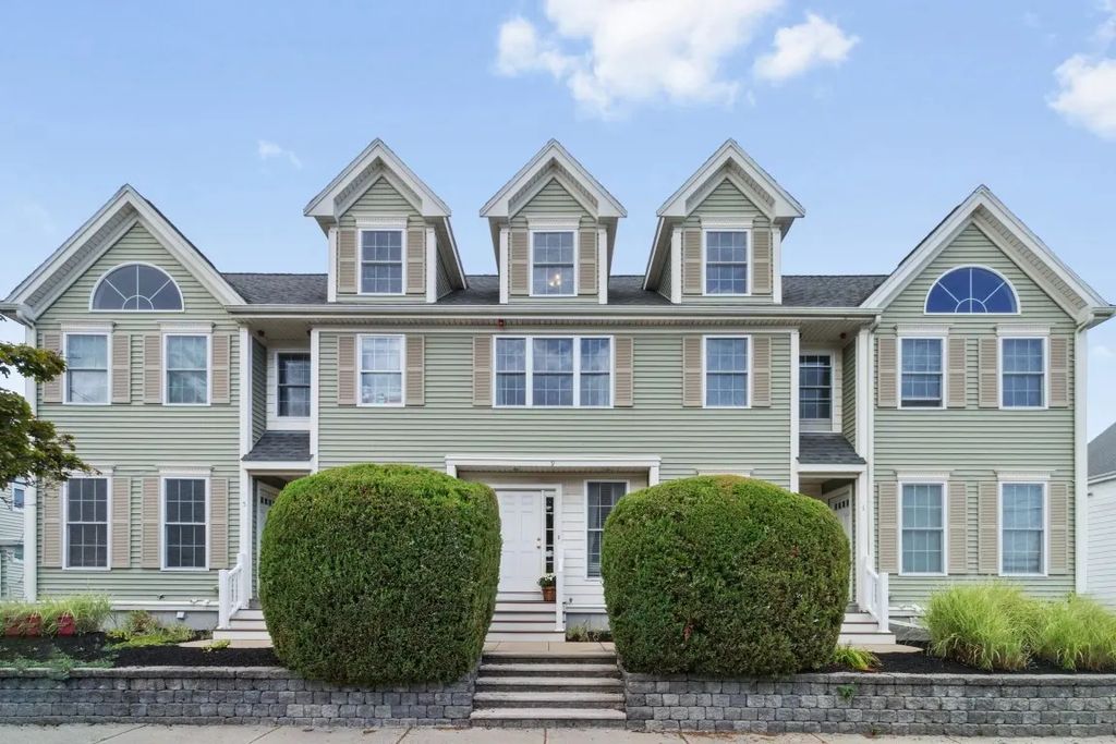 9 Russell St #3, Waltham