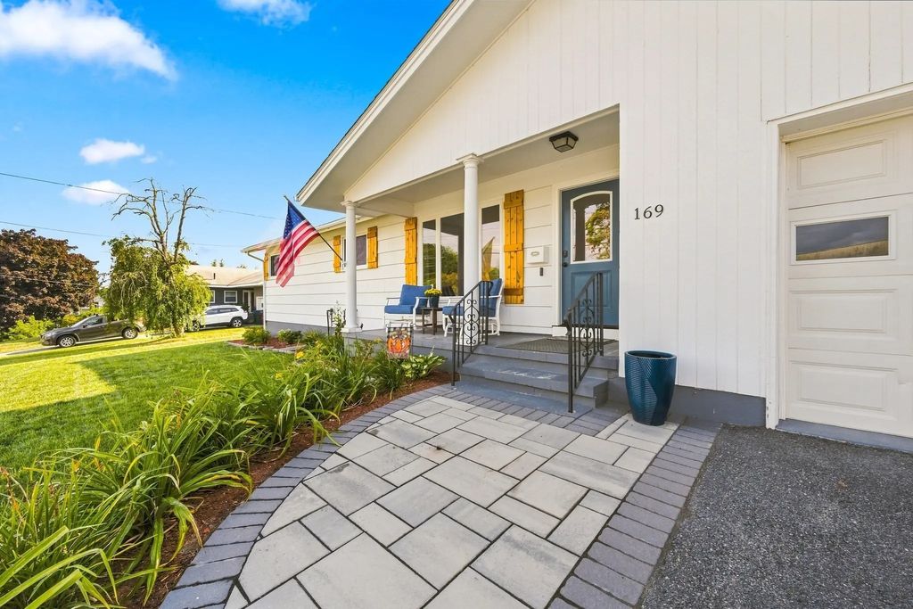 169 Raven, Lowell