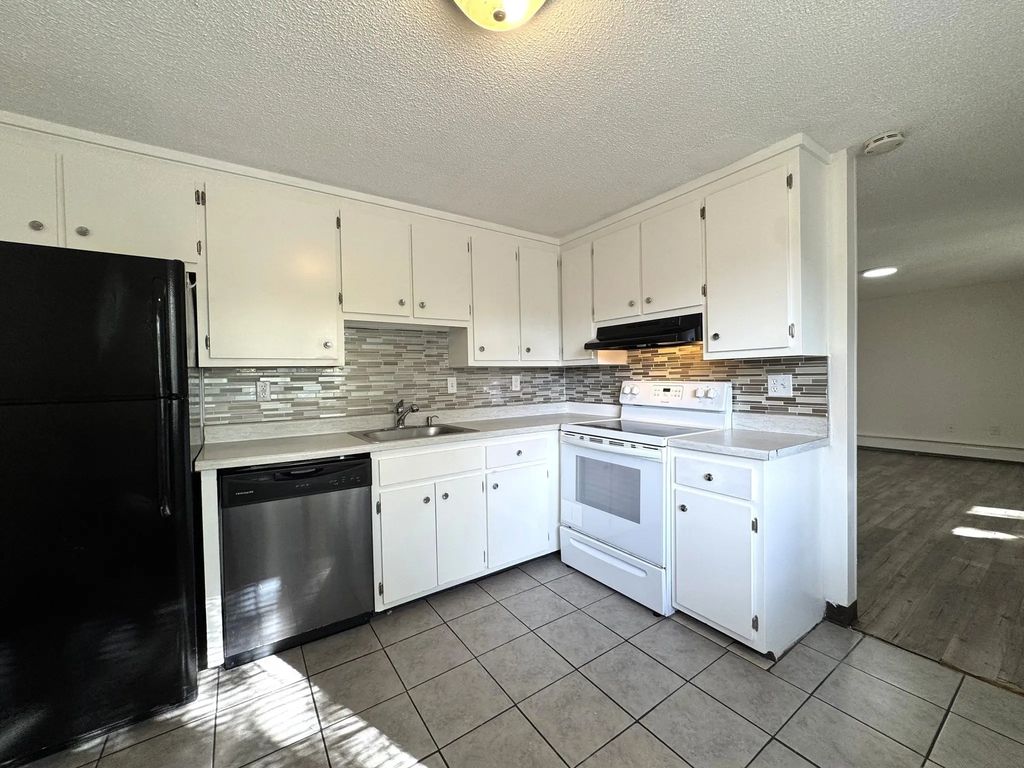 271 Humphrey Street #h10, Lowell