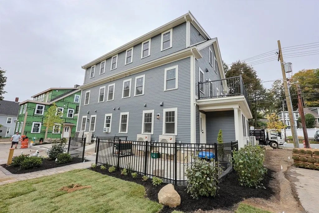 105 Market #b, Amesbury
