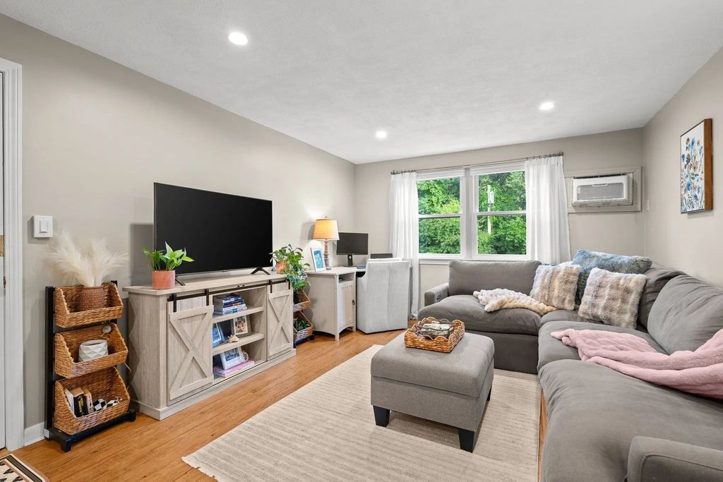241 Main St #c8, Reading